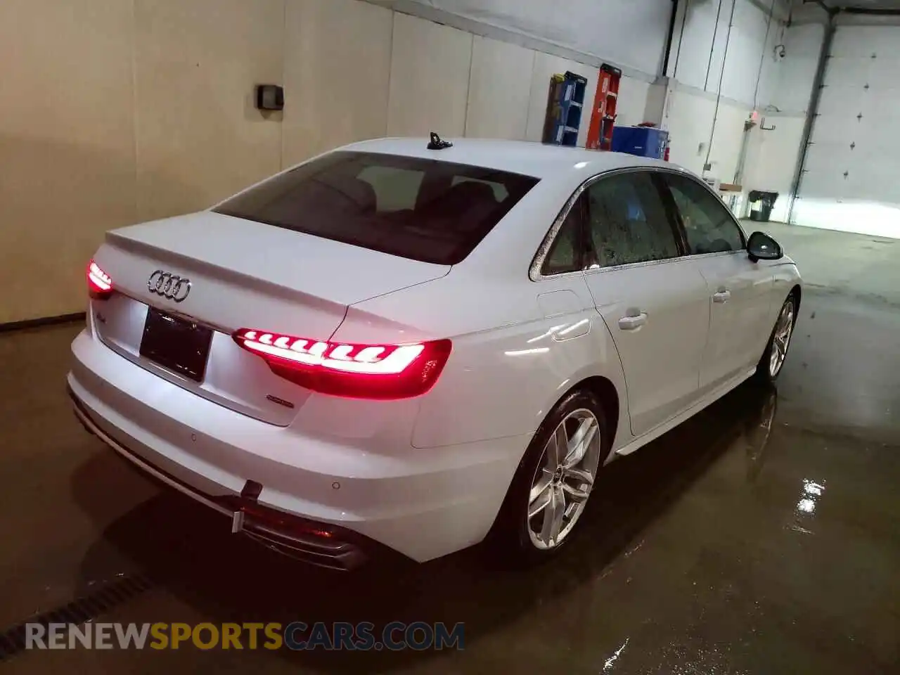 3 Фотография поврежденного автомобиля WAUEAAF48NN012309 AUDI A4 2022