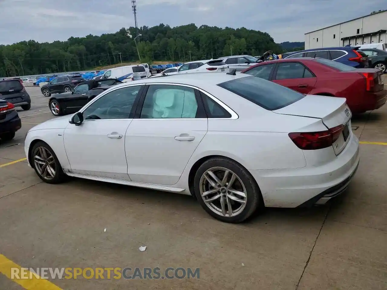 2 fotografías del automóvil dañado WAUEAAF49NN013338 AUDI A4 2022