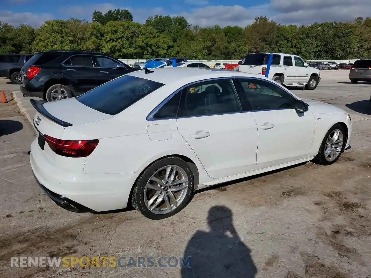3 Фотография поврежденного автомобиля WAUEAAF49NN013677 AUDI A4 2022