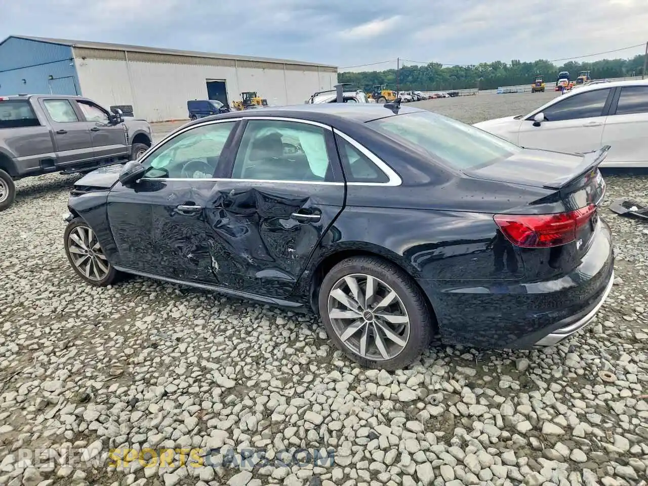 2 fotografías del automóvil dañado WAUABAF45PN017966 AUDI A4 2023