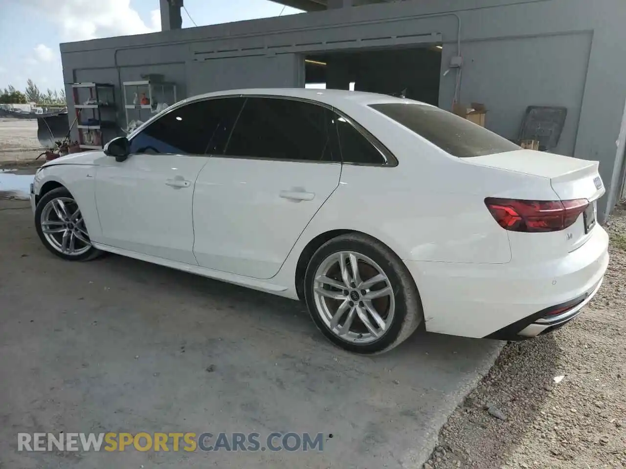 2 fotografías del automóvil dañado WAUEAAF41PN015815 AUDI A4 2023