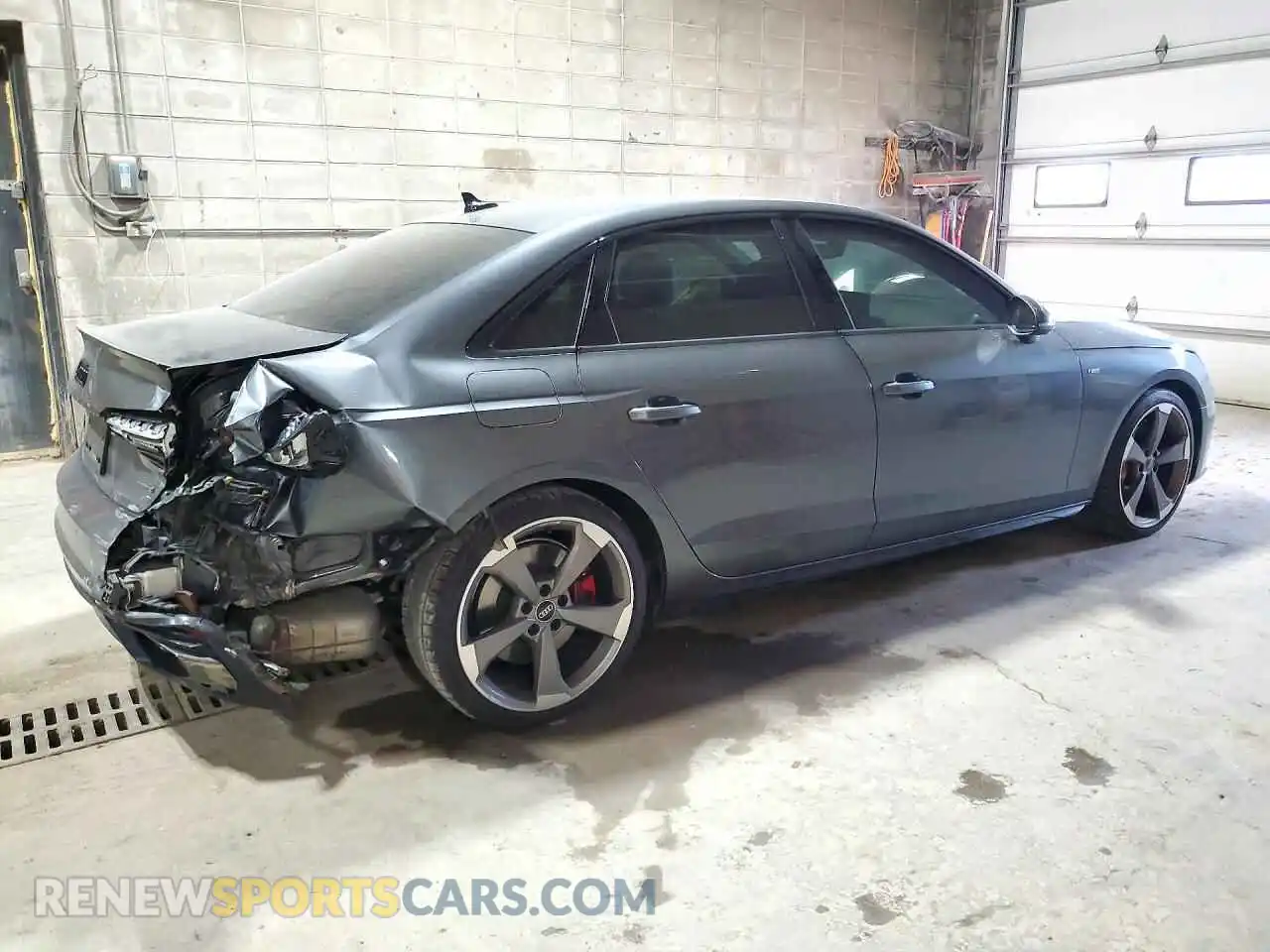 3 Фотография поврежденного автомобиля WAUEAAF45PA012987 AUDI A4 2023