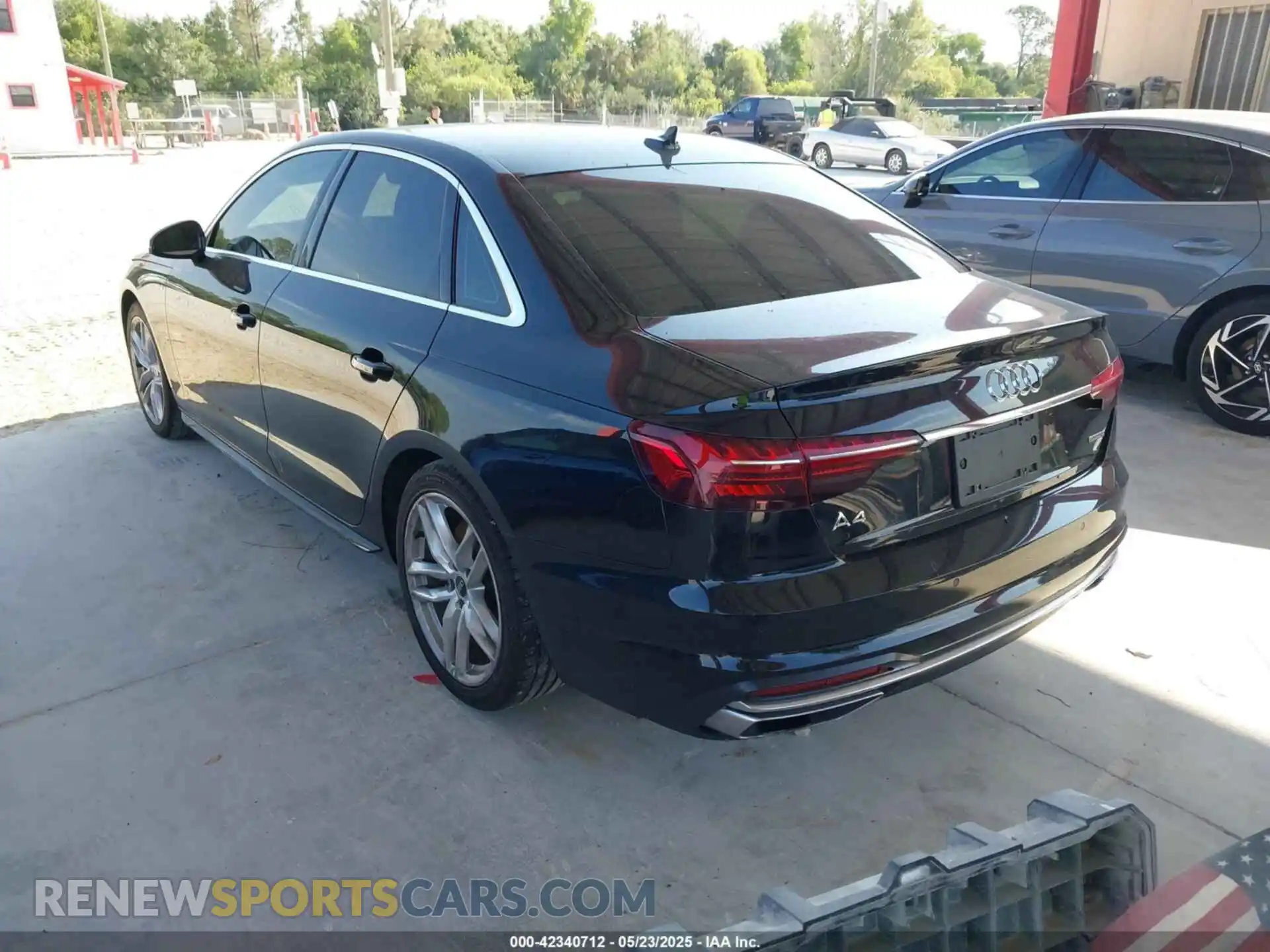 3 Фотография поврежденного автомобиля WAUEAAF49PN011561 AUDI A4 2023