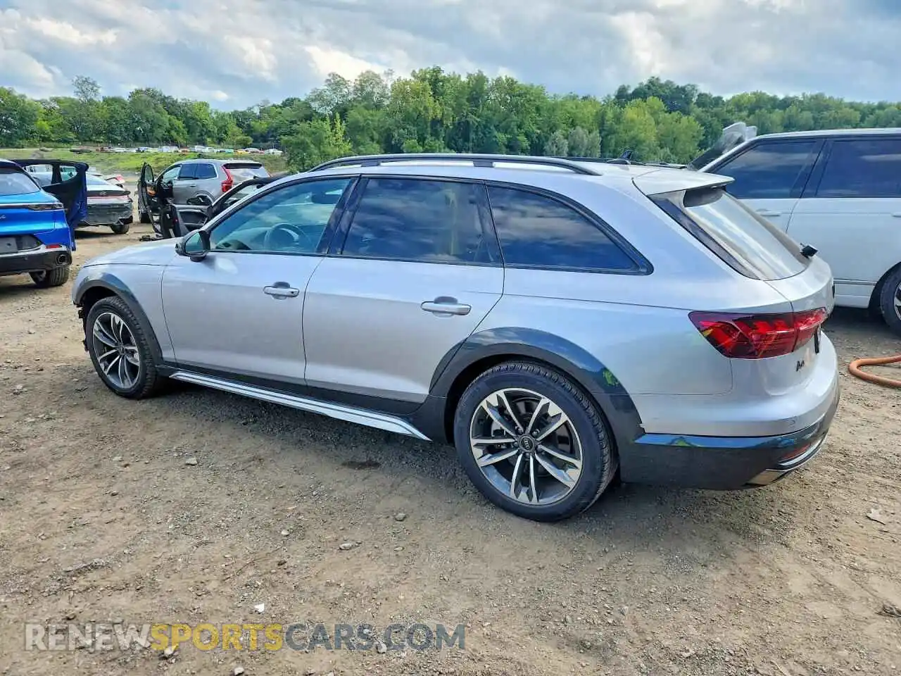 2 fotografías del automóvil dañado WA18AAF42RA005461 AUDI A4 2024