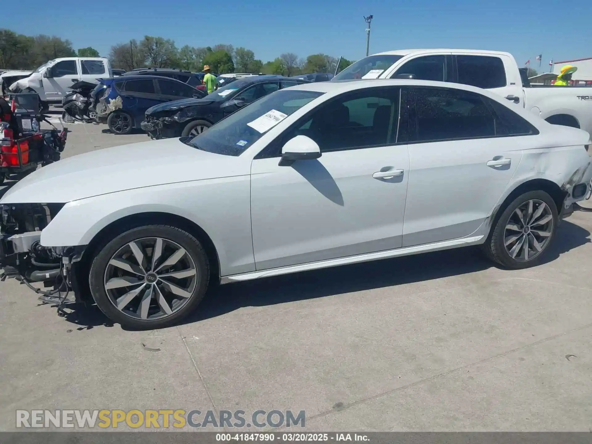 2 fotografías del automóvil dañado WAUBBAF48RN002241 AUDI A4 2024