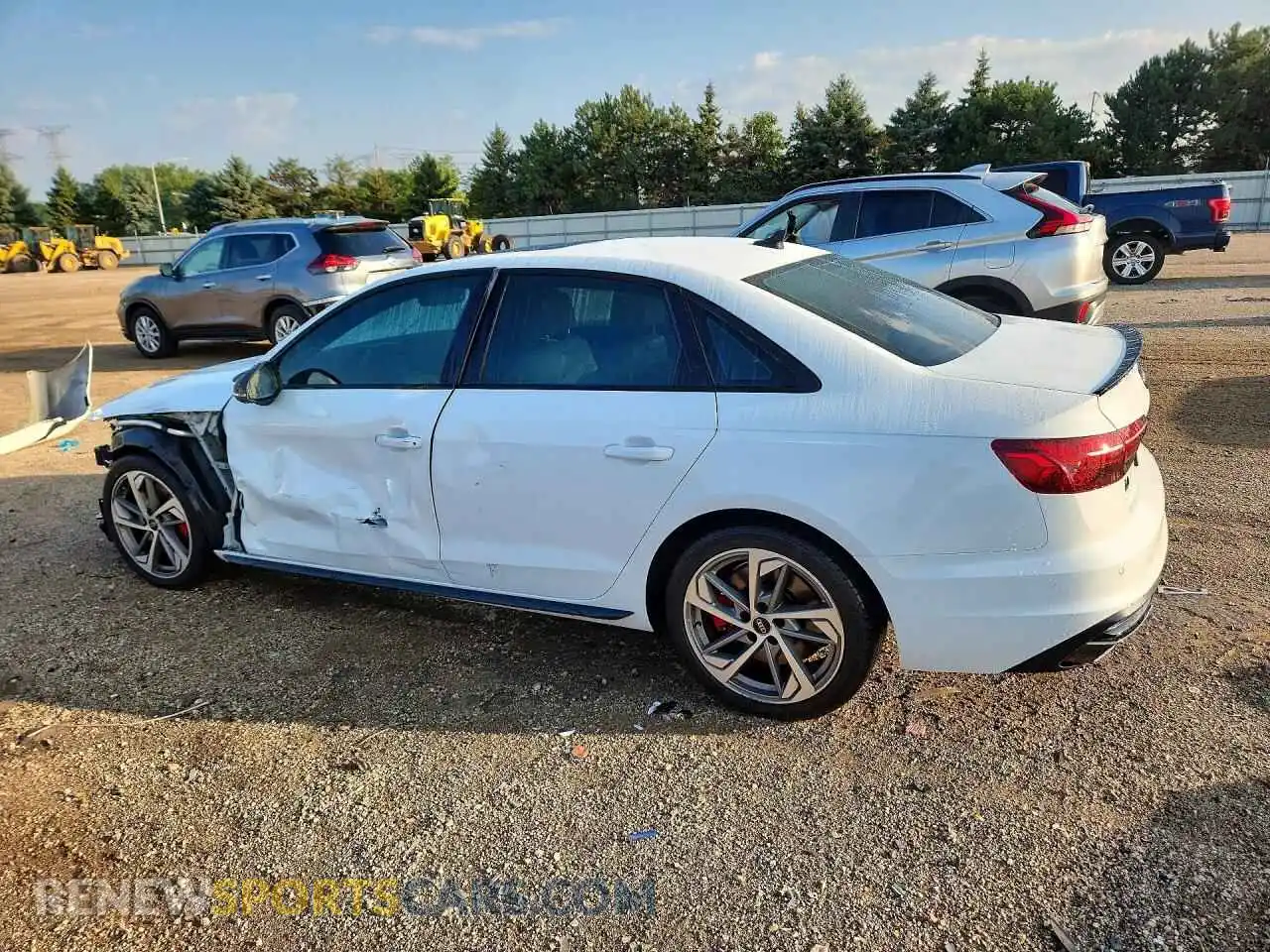 2 fotografías del automóvil dañado WAUEAAF44RN009798 AUDI A4 2024