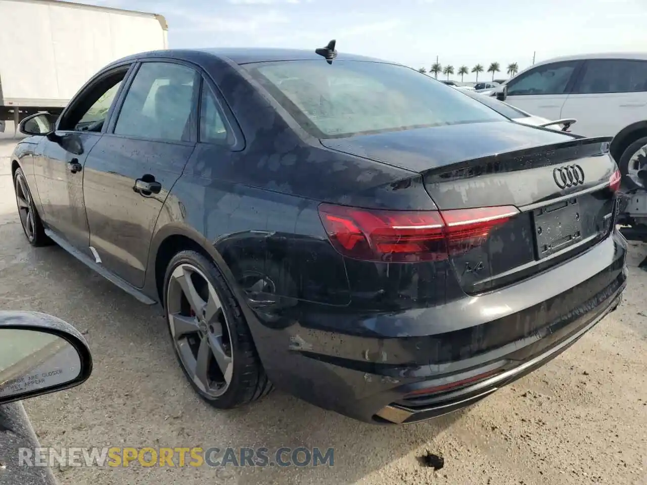 2 fotografías del automóvil dañado WAUEAAF44RN011020 AUDI A4 2024