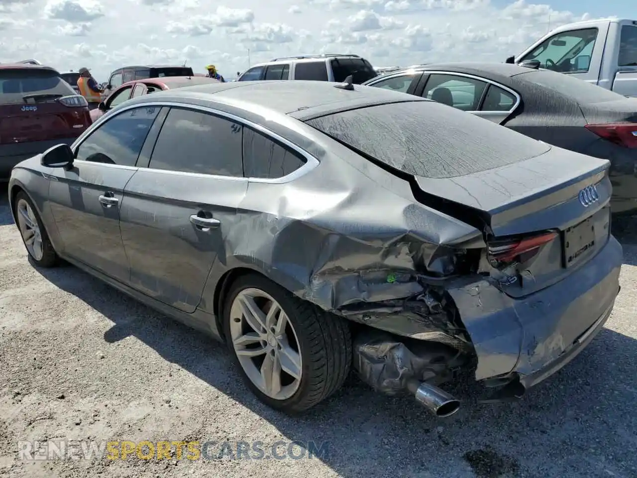 2 fotografías del automóvil dañado WAUANCF53KA062822 AUDI A5 2019