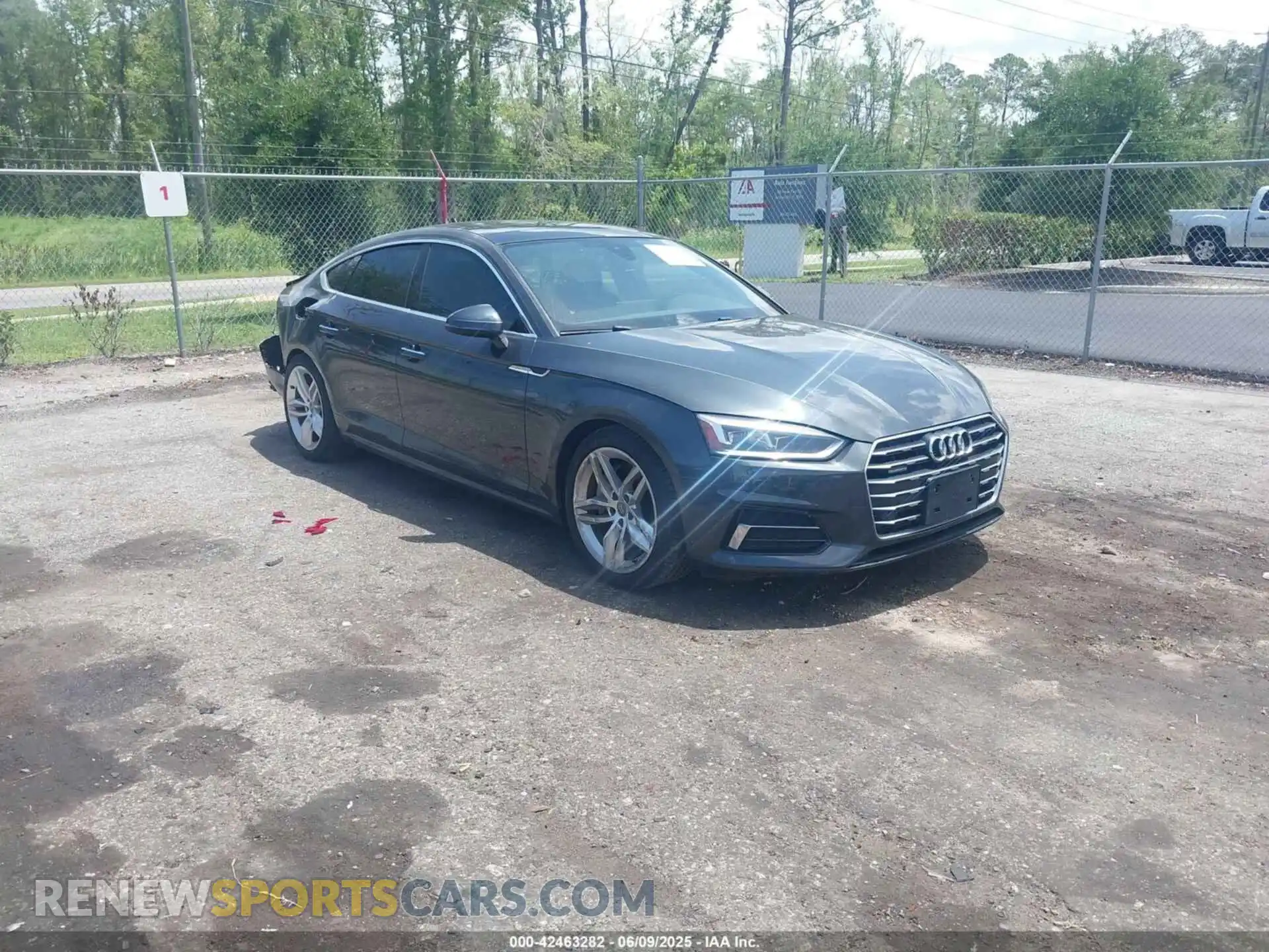 1 Фотография поврежденного автомобиля WAUBNCF56KA018091 AUDI A5 2019