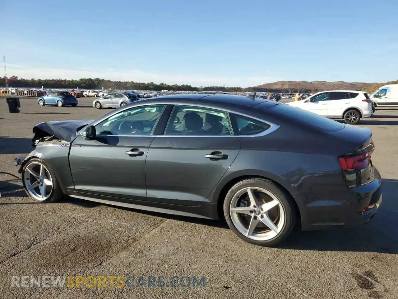 2 fotografías del automóvil dañado WAUENCF55KA076951 AUDI A5 2019
