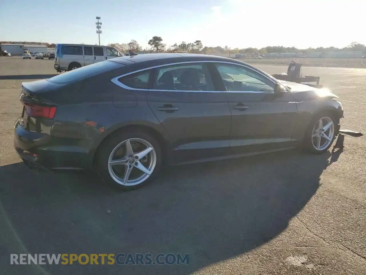 3 fotografías del automóvil dañado WAUENCF55KA076951 AUDI A5 2019