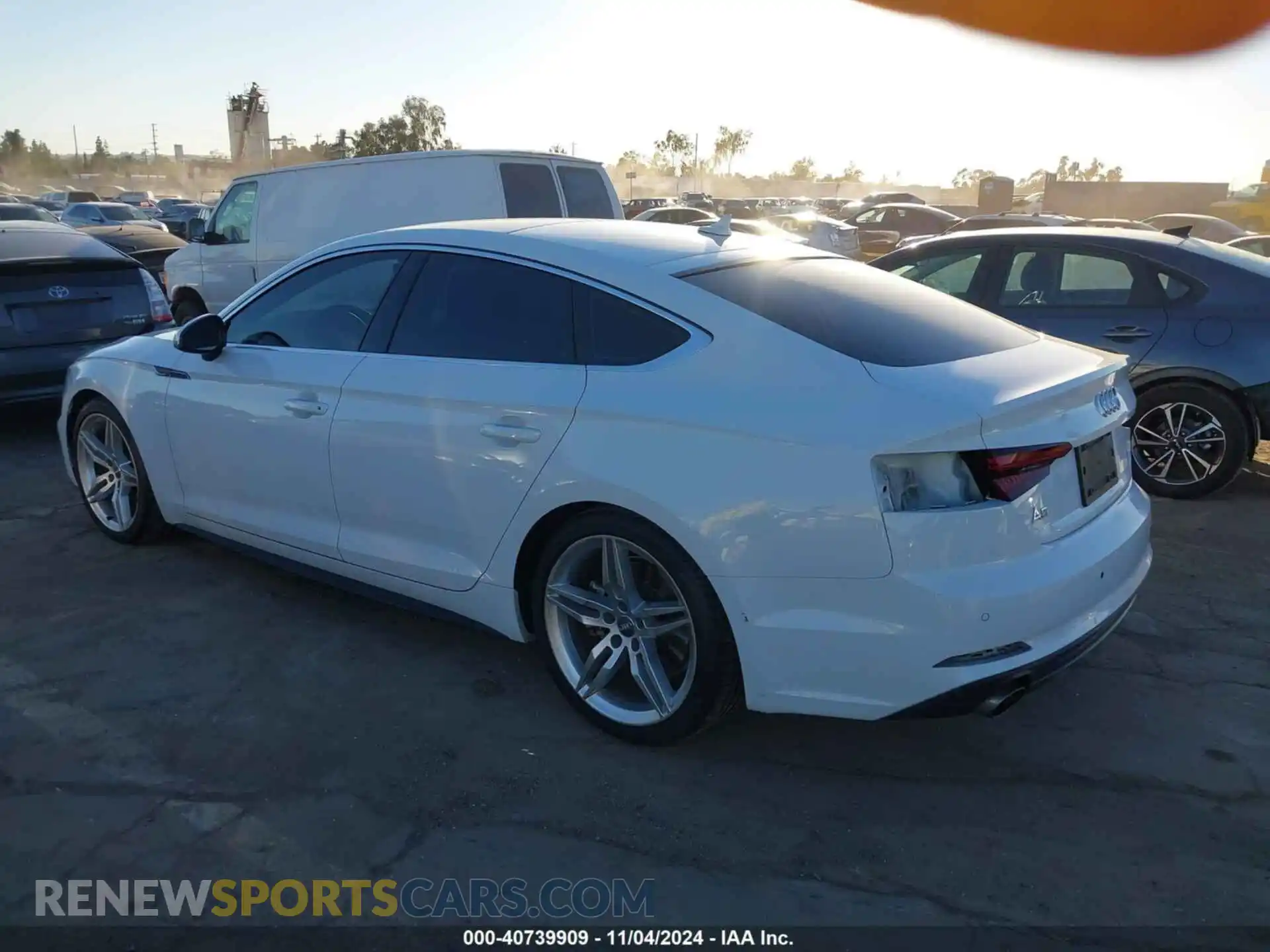 2 fotografías del automóvil dañado WAUENCF55KA091952 AUDI A5 2019
