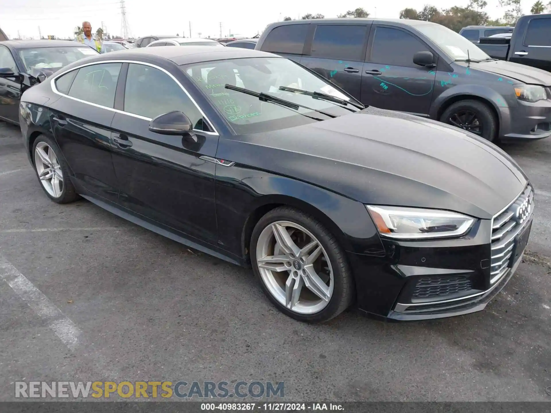 1 Фотография поврежденного автомобиля WAUENCF57KA079267 AUDI A5 2019