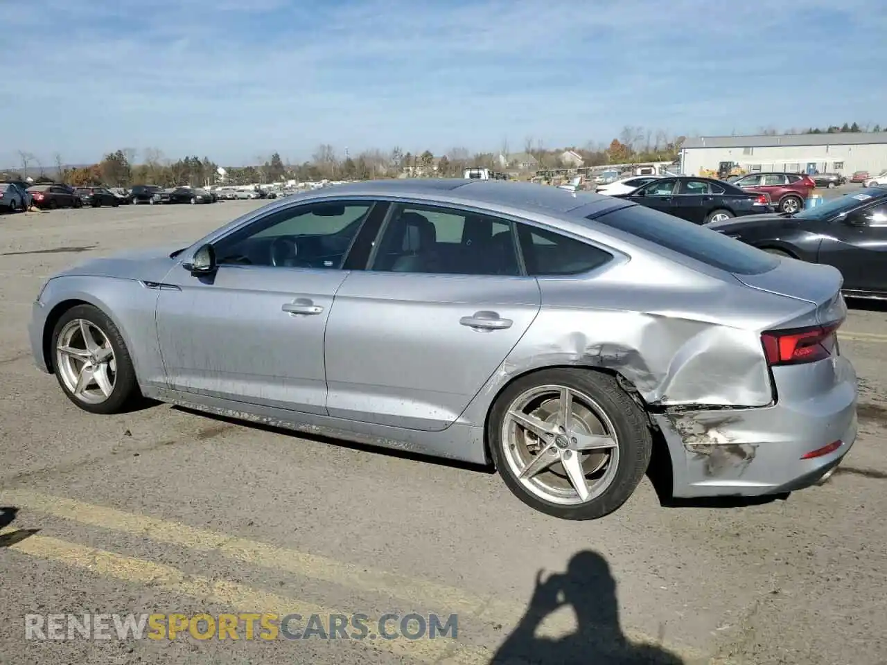 2 fotografías del automóvil dañado WAUENCF59KA040843 AUDI A5 2019