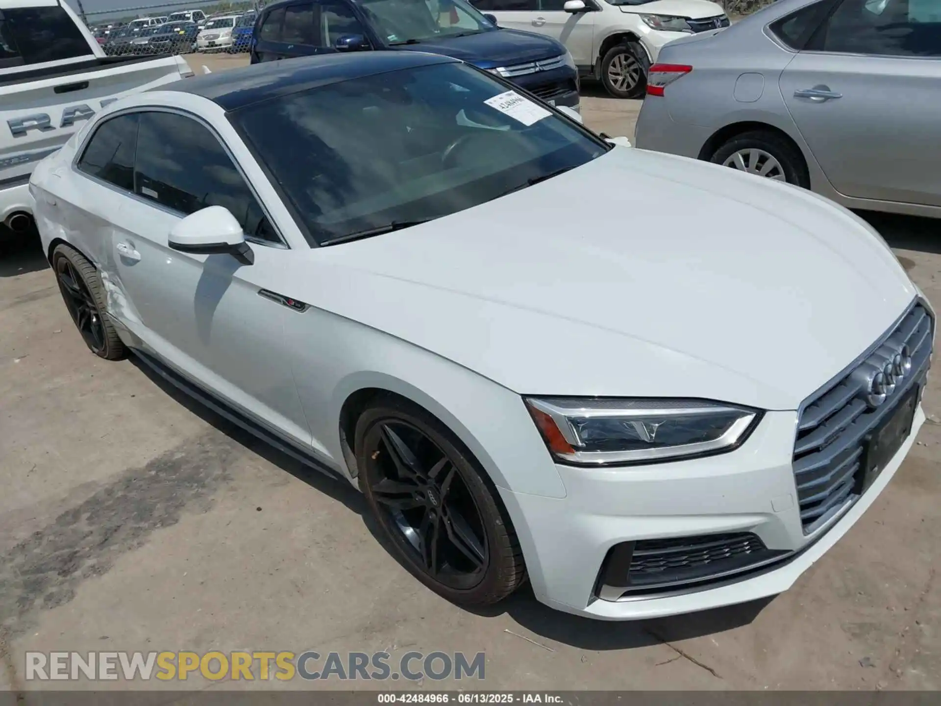 1 Фотография поврежденного автомобиля WAUSNAF52KA017721 AUDI A5 2019