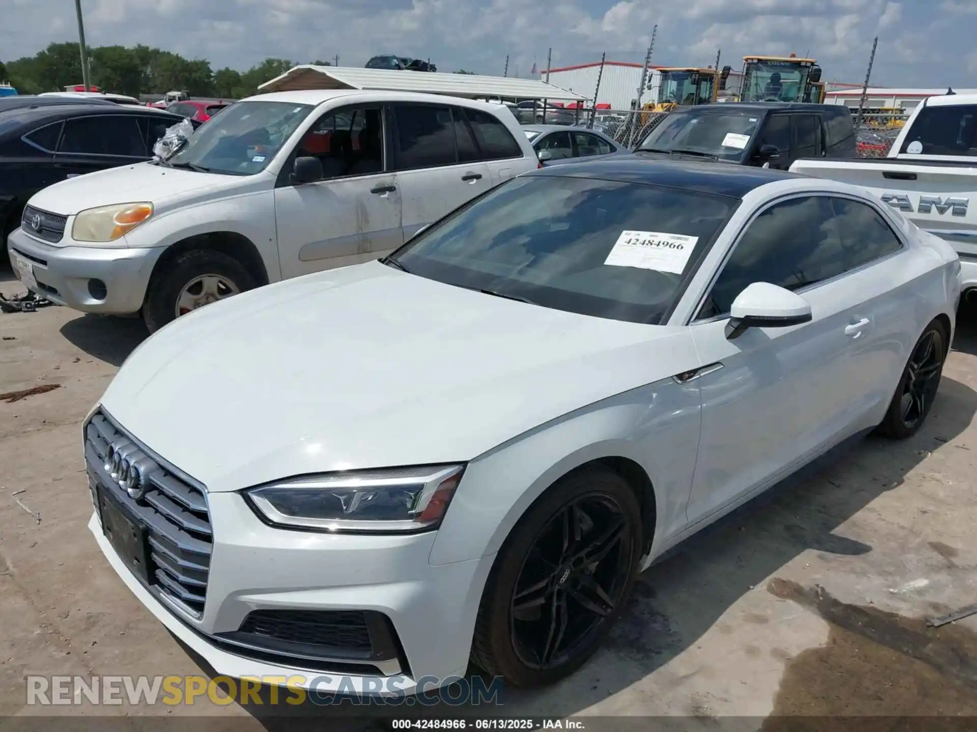 2 Фотография поврежденного автомобиля WAUSNAF52KA017721 AUDI A5 2019