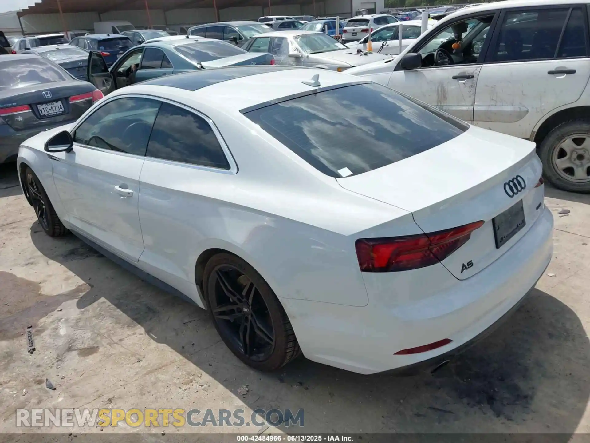 3 Фотография поврежденного автомобиля WAUSNAF52KA017721 AUDI A5 2019