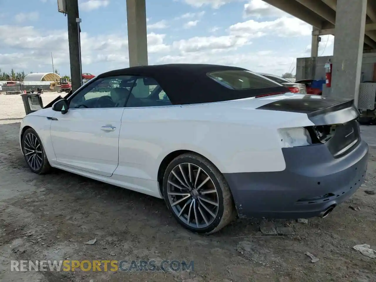 2 fotografías del automóvil dañado WAUYNGF55KN004371 AUDI A5 2019