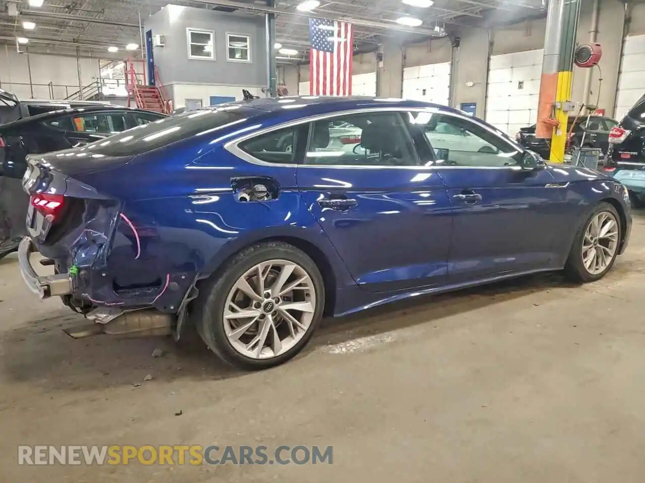 3 Фотография поврежденного автомобиля WAUABCF58MA037555 AUDI A5 2021