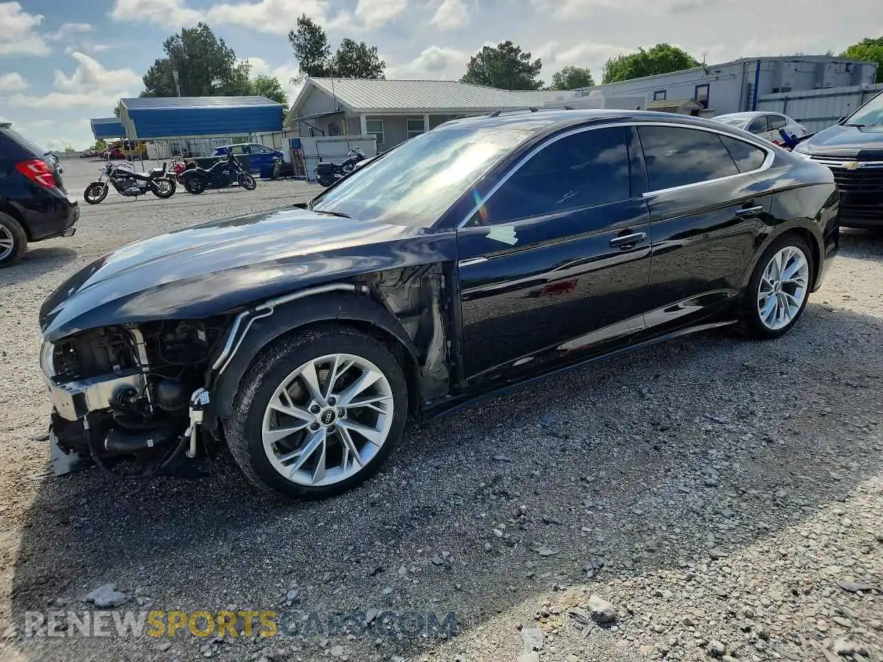 1 Фотография поврежденного автомобиля WAUABCF59MA037841 AUDI A5 2021