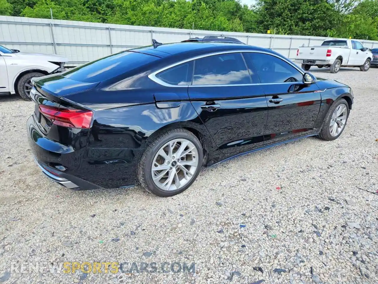 3 Фотография поврежденного автомобиля WAUABCF59MA037841 AUDI A5 2021