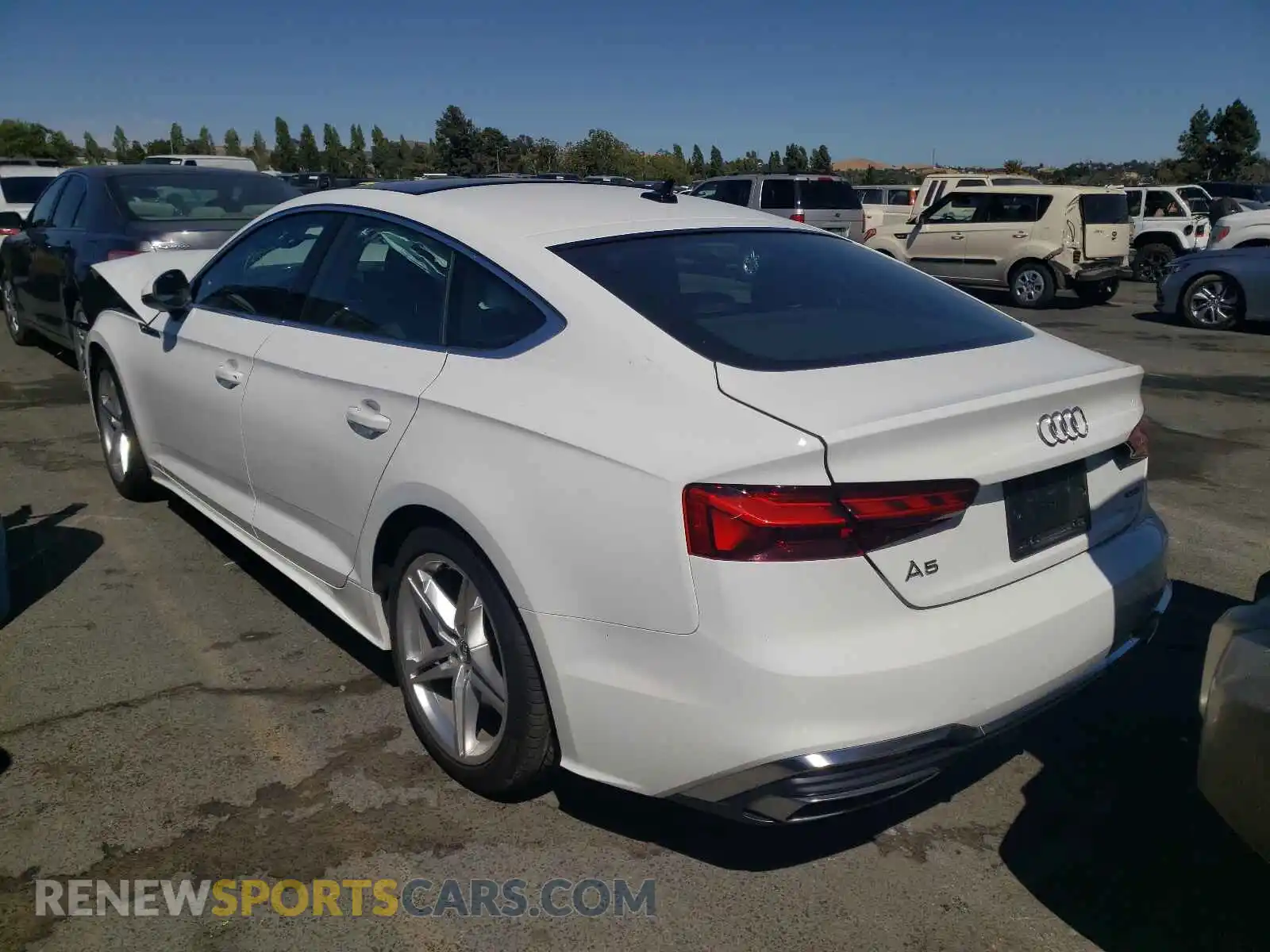 3 Фотография поврежденного автомобиля WAUDACF50MA010673 AUDI A5 2021