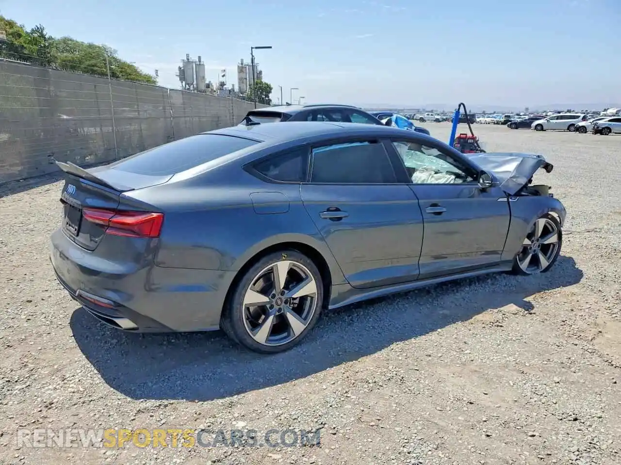 3 Фотография поврежденного автомобиля WAUFACF51MA032819 AUDI A5 2021