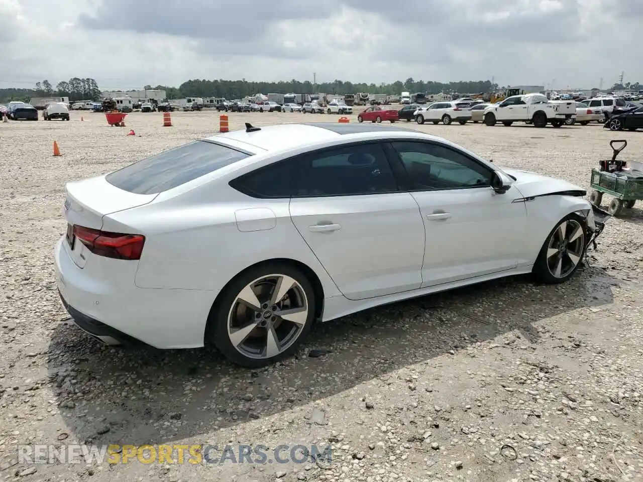 3 Photograph of a damaged car WAUFACF52MA024003 AUDI A5 2021