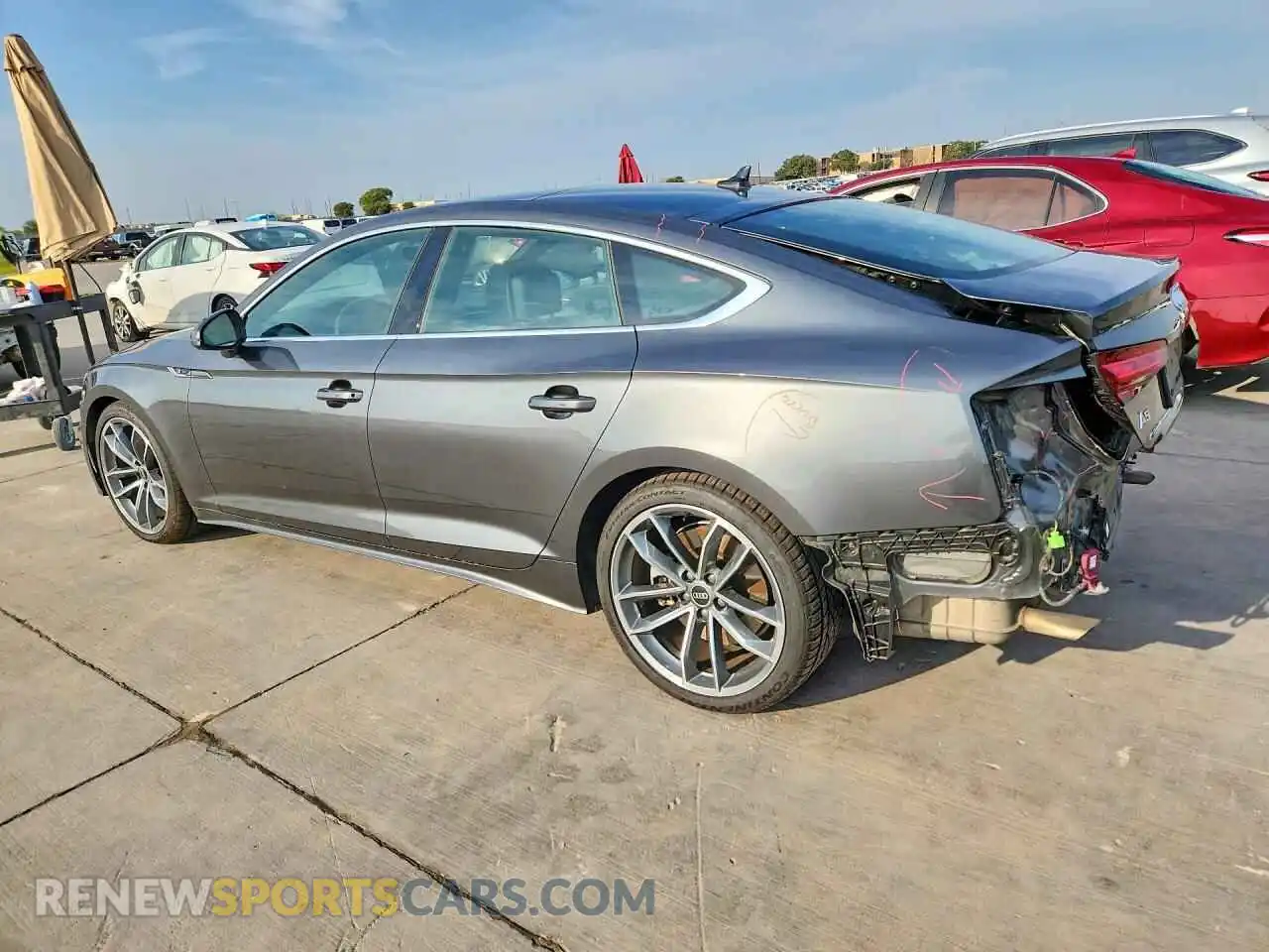 2 fotografías del automóvil dañado WAUFACF58MA050458 AUDI A5 2021