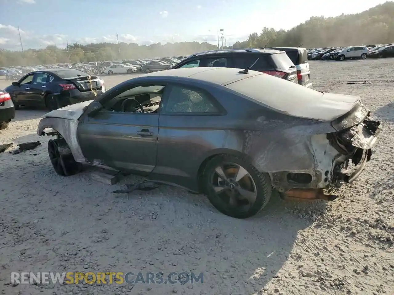 2 fotografías del automóvil dañado WAUTAAF51MA008236 AUDI A5 2021