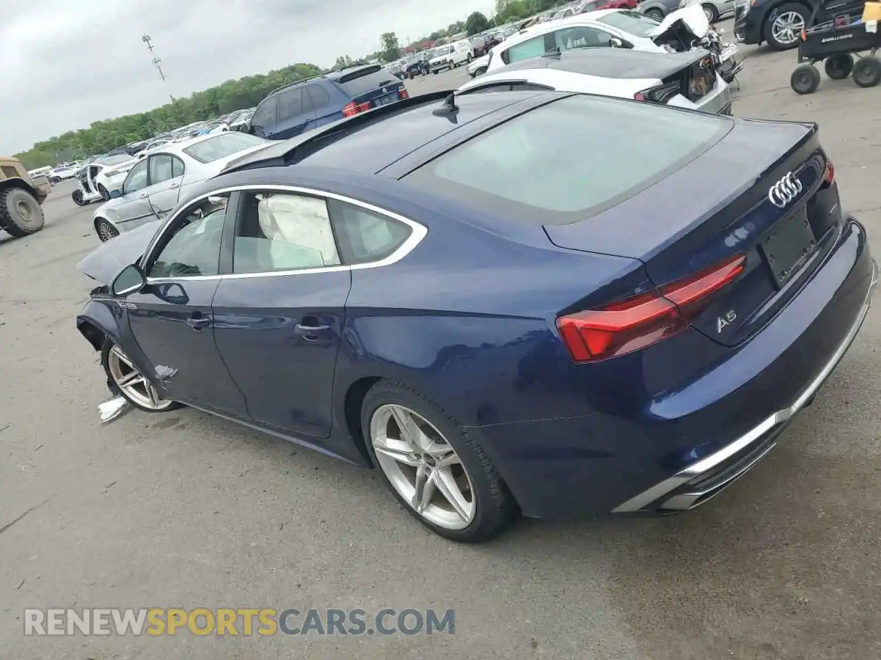 2 fotografías del automóvil dañado WAUFACF56NA033370 AUDI A5 2022