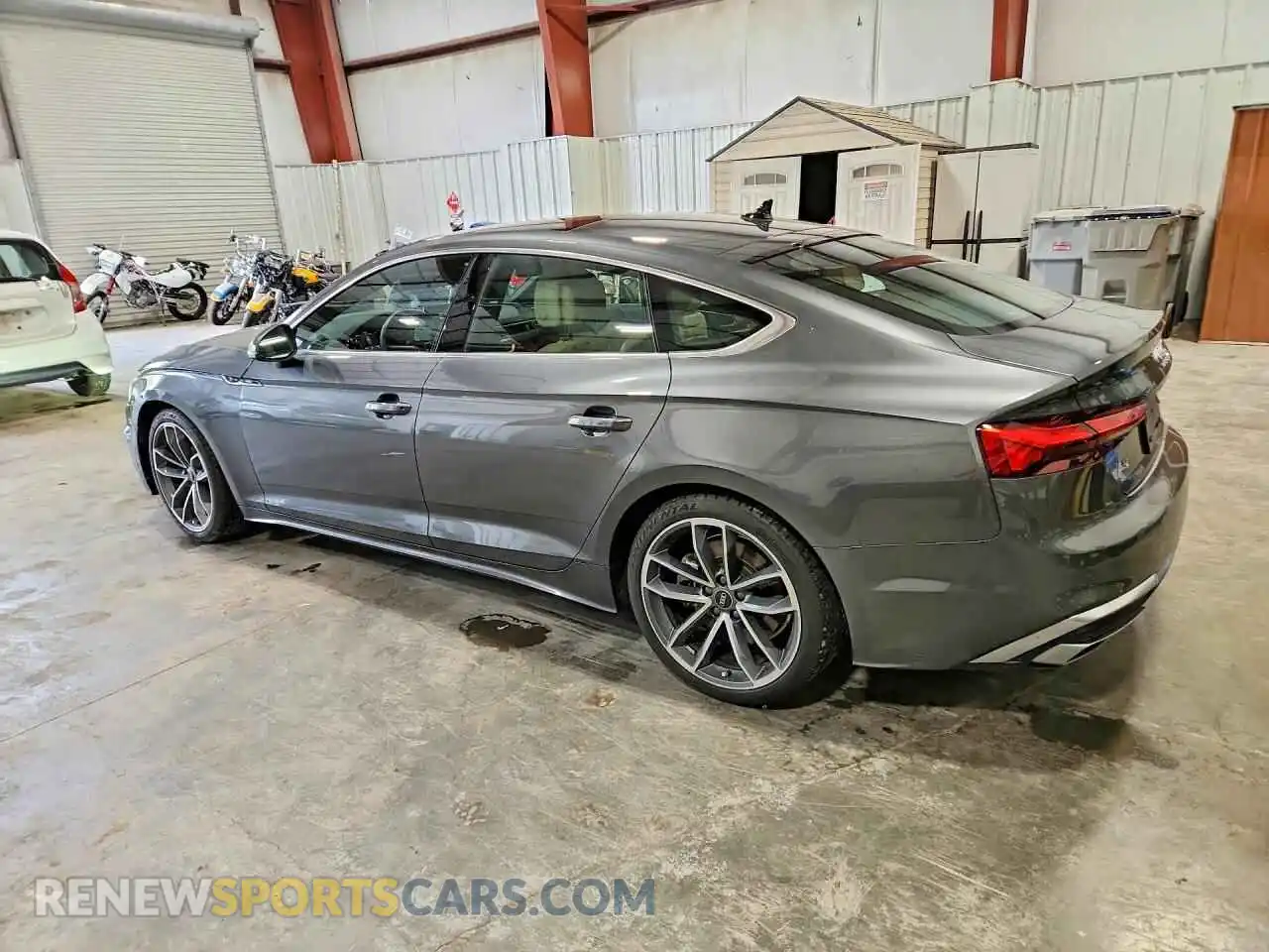 2 fotografías del automóvil dañado WAUDACF53PA026371 AUDI A5 2023