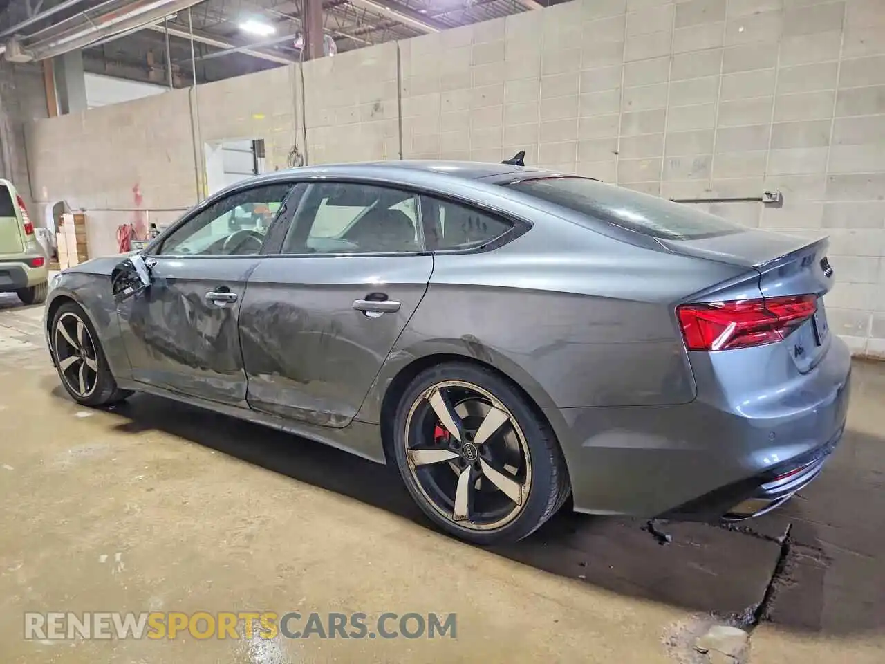 2 fotografías del automóvil dañado WAUFACF52PA026967 AUDI A5 2023