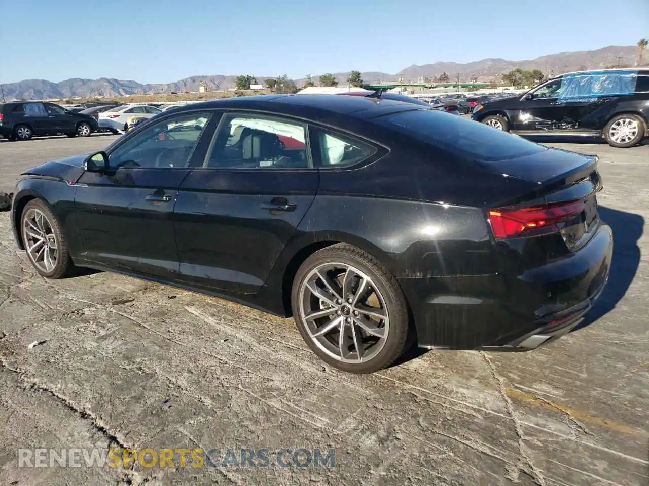 2 fotografías del automóvil dañado WAUDACF50RA092458 AUDI A5 2024