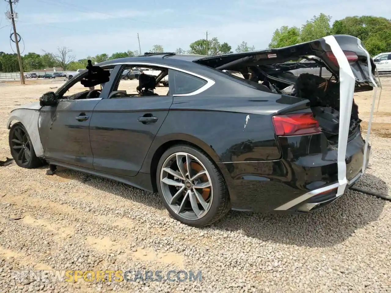 2 Фотография поврежденного автомобиля WAUDACF51RA032172 AUDI A5 2024