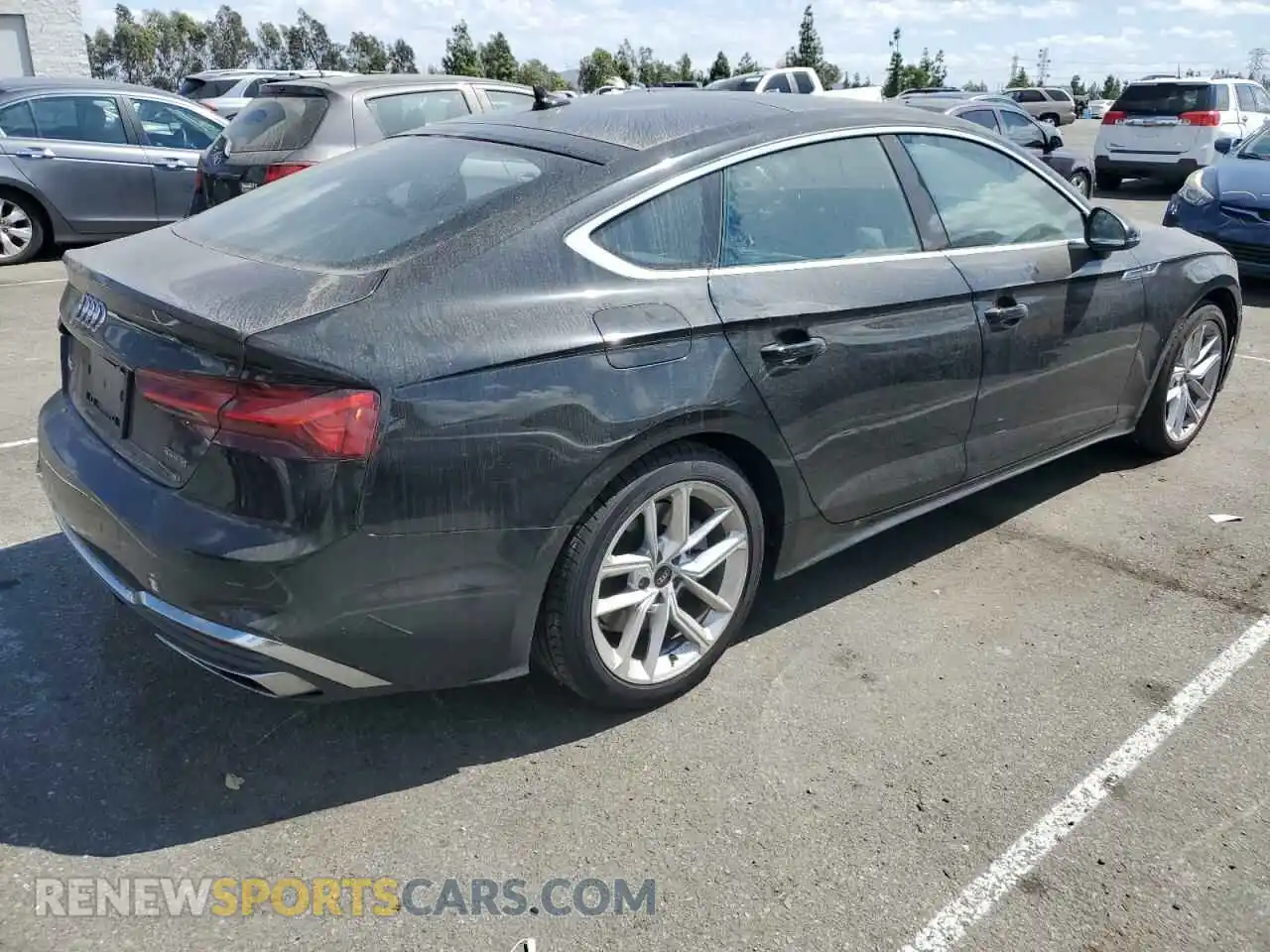 3 Фотография поврежденного автомобиля WAUDACF56RA083957 AUDI A5 2024