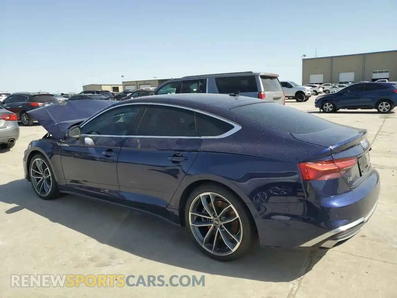 2 fotografías del automóvil dañado WAUEACF51RA122846 AUDI A5 2024