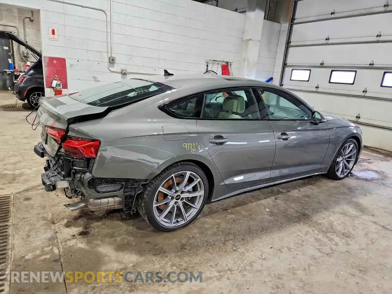 3 fotografías del automóvil dañado WAUDACF57SA000686 AUDI A5 2025