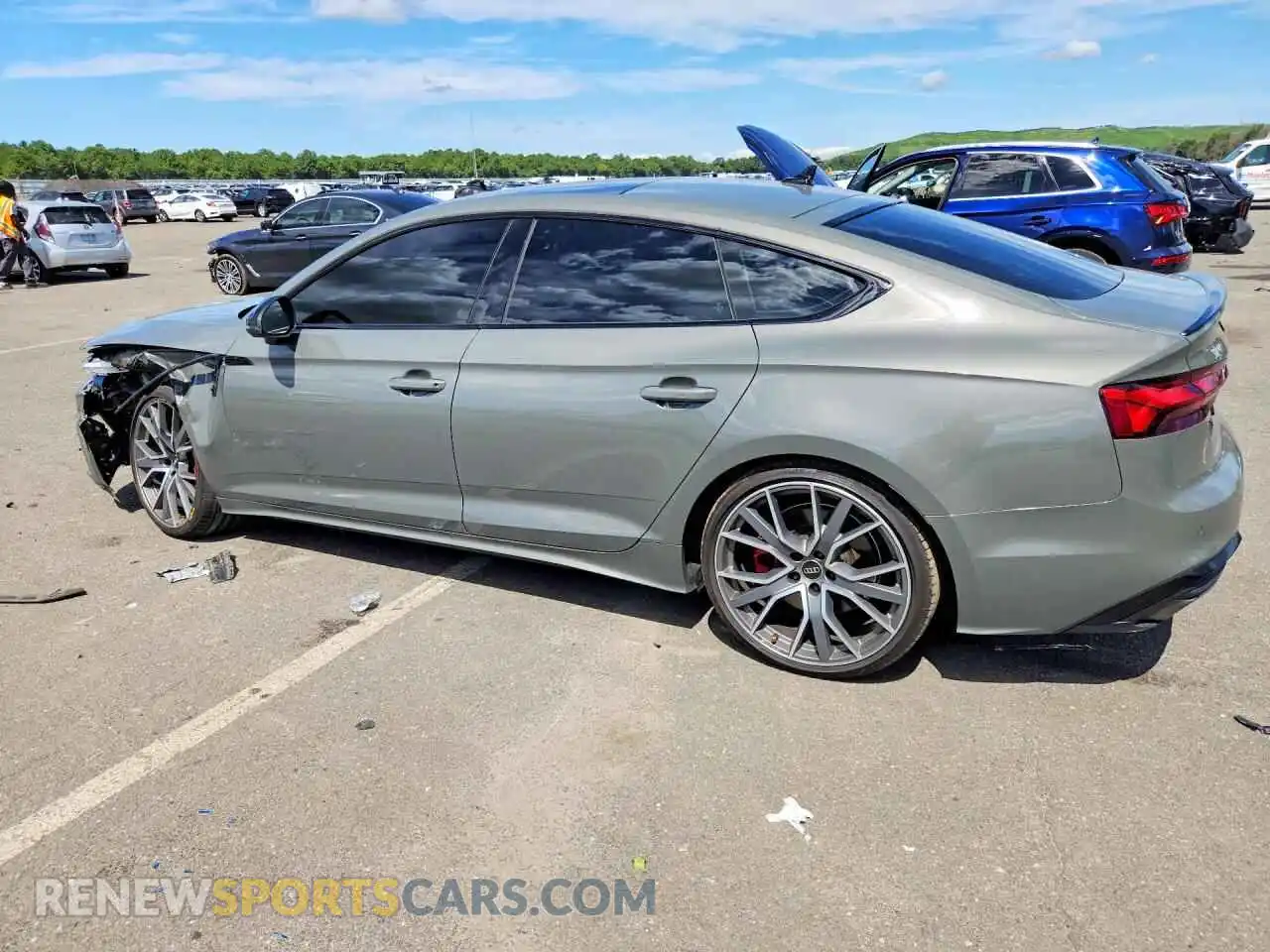 2 fotografías del automóvil dañado WAUFACF57SA015147 AUDI A5 2025