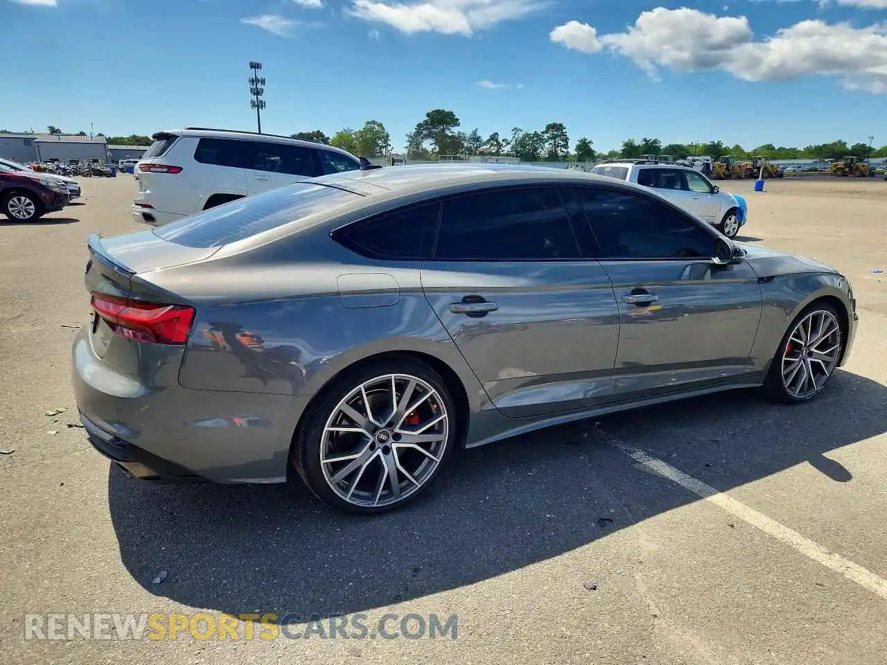 3 fotografías del automóvil dañado WAUFACF57SA015147 AUDI A5 2025