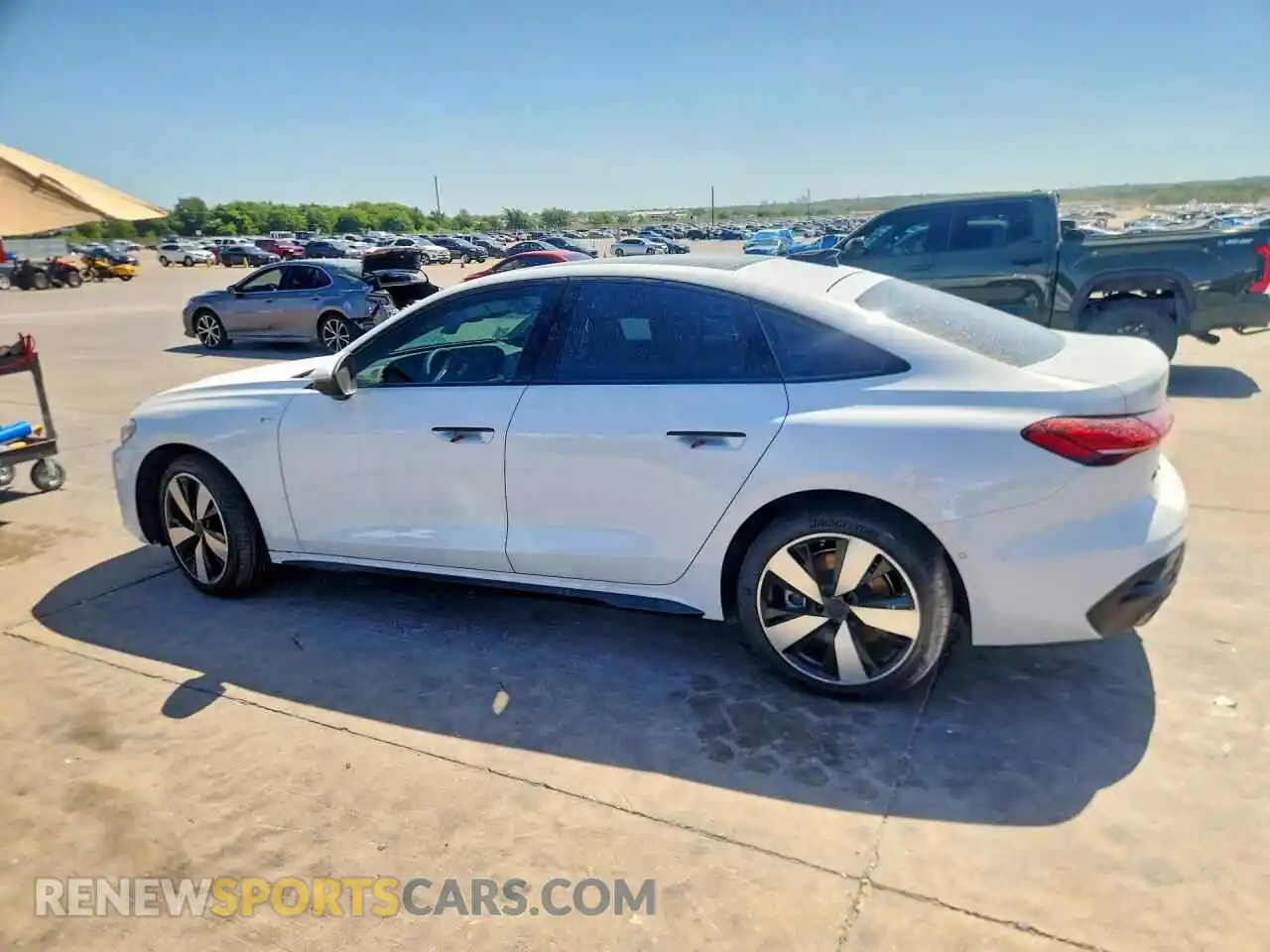 2 fotografías del automóvil dañado WAU5ACFU0TN002513 AUDI A5 2026