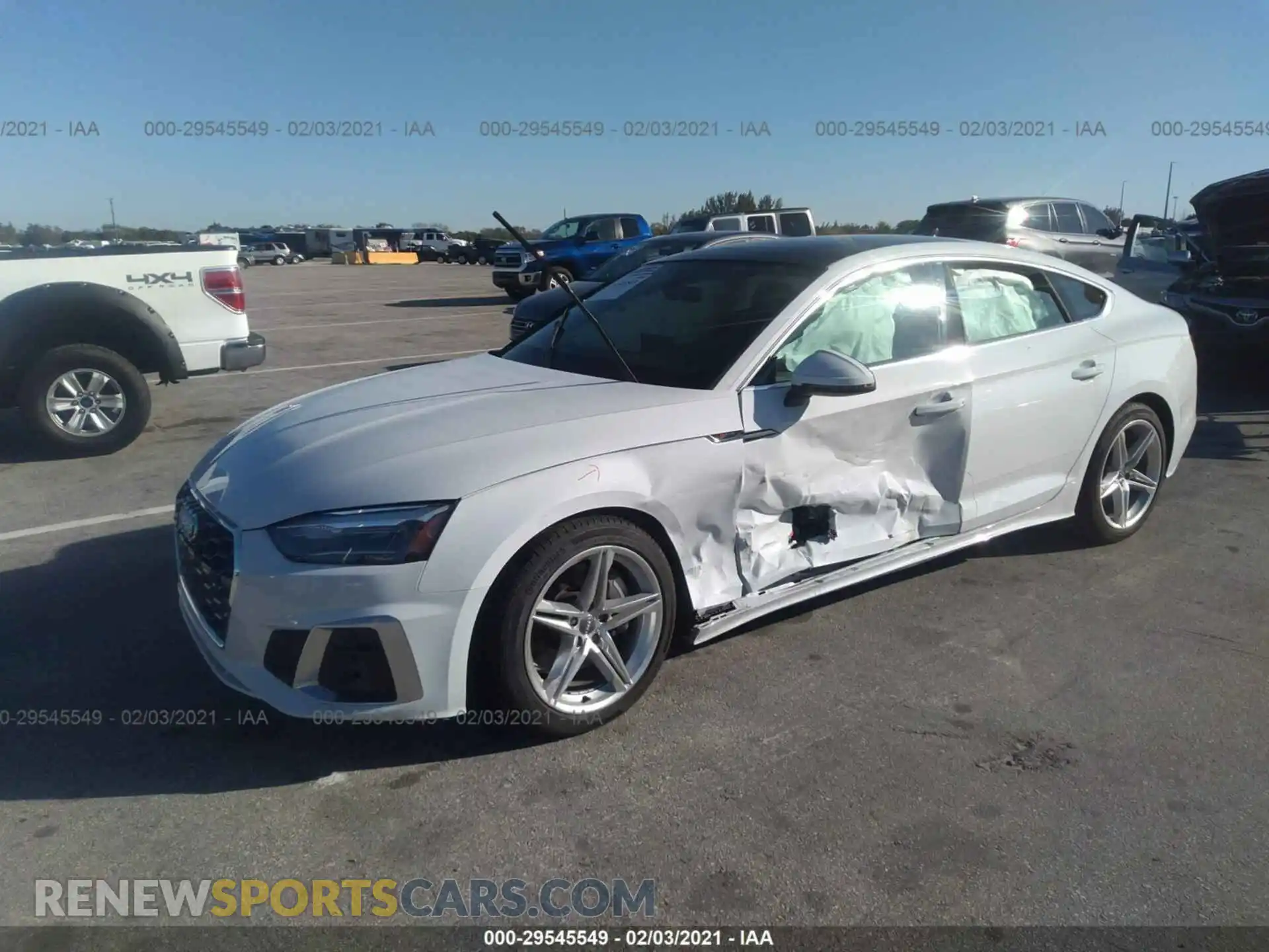 2 Фотография поврежденного автомобиля WAUDACF51MA010553 AUDI A5 SPORTBACK 2021