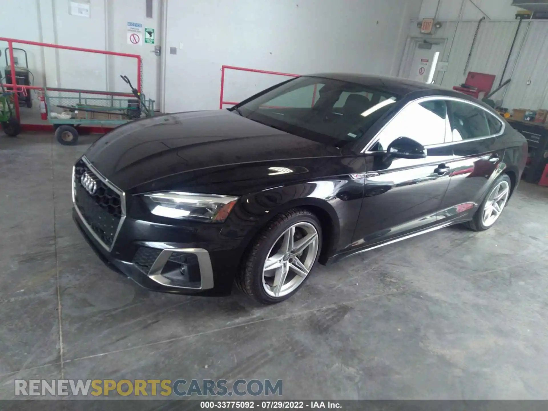 2 fotografías del automóvil dañado WAUDACF55MA011463 AUDI A5 SPORTBACK 2021
