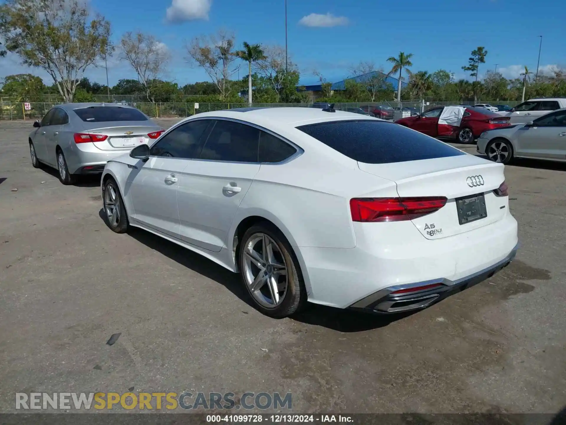 3 Фотография поврежденного автомобиля WAUDACF57MA014820 AUDI A5 SPORTBACK 2021