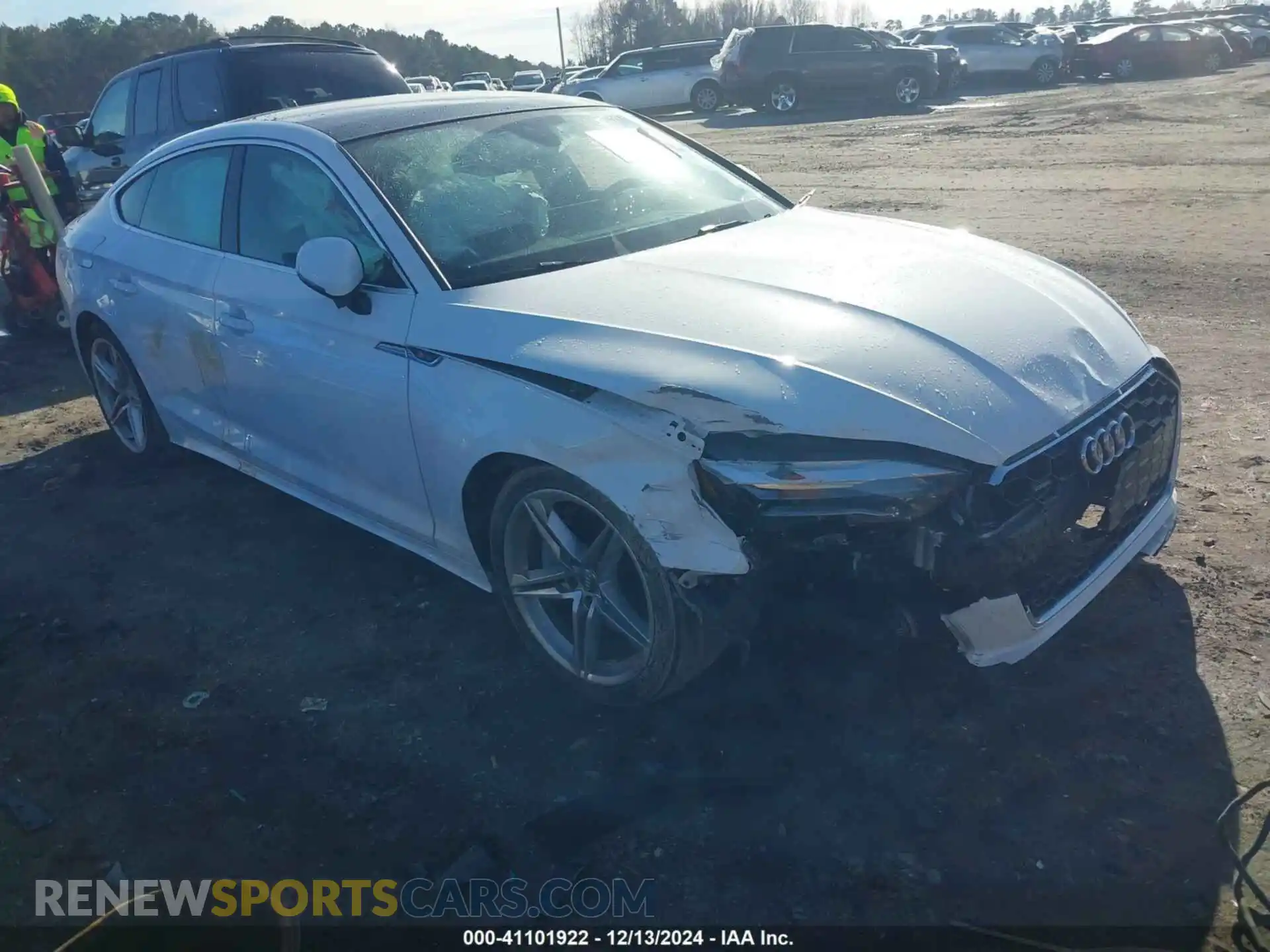 1 Фотография поврежденного автомобиля WAUDACF57MA015997 AUDI A5 SPORTBACK 2021