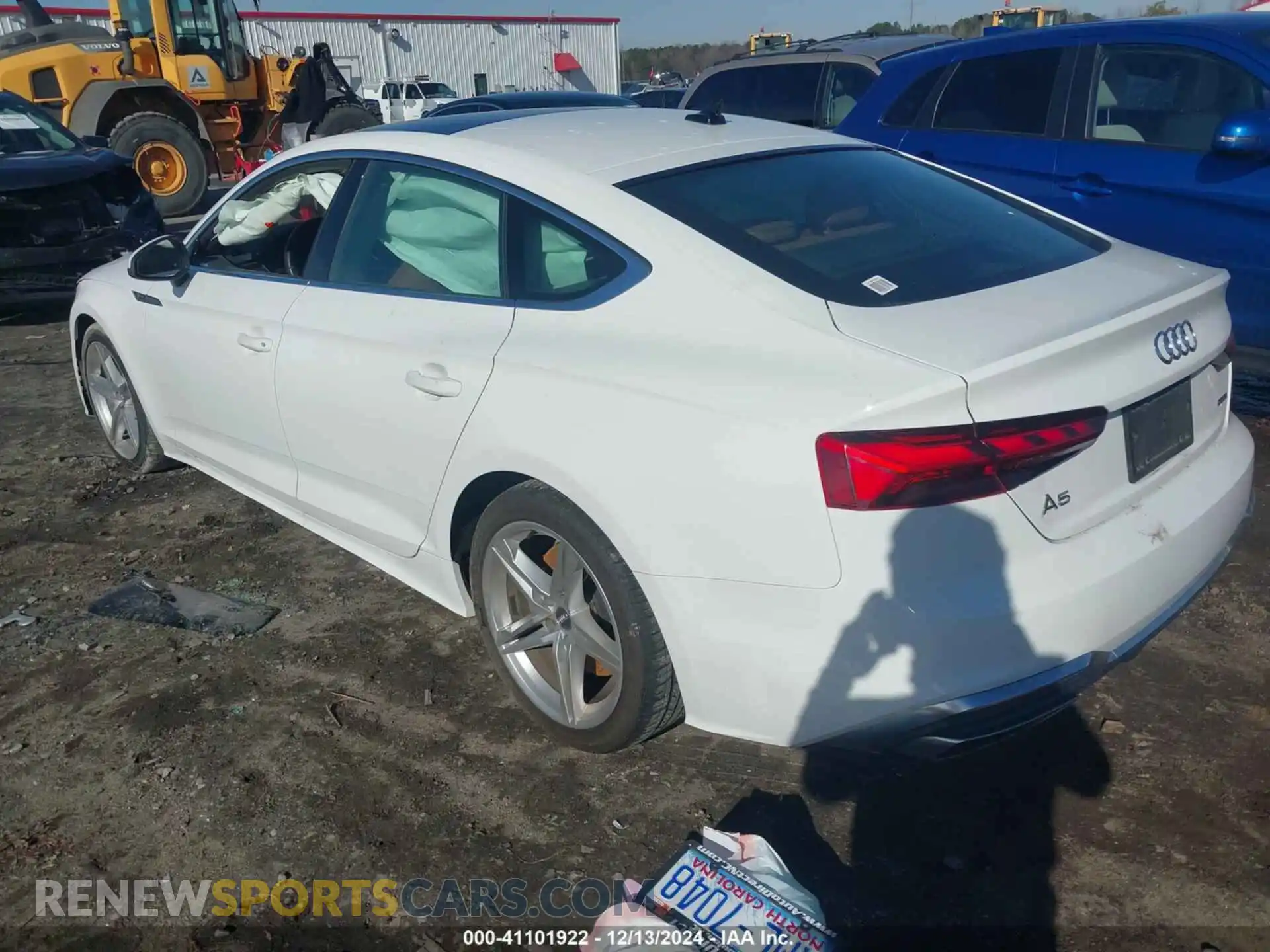3 Фотография поврежденного автомобиля WAUDACF57MA015997 AUDI A5 SPORTBACK 2021