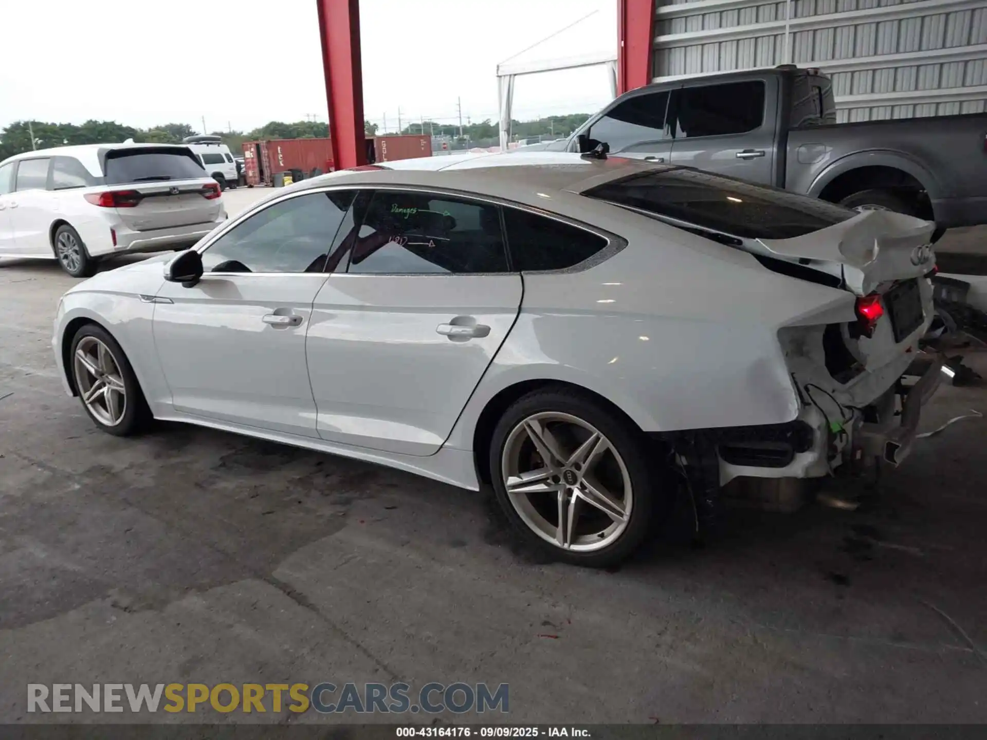 3 Photograph of a damaged car WAUDACF57MA044531 AUDI A5 SPORTBACK 2021