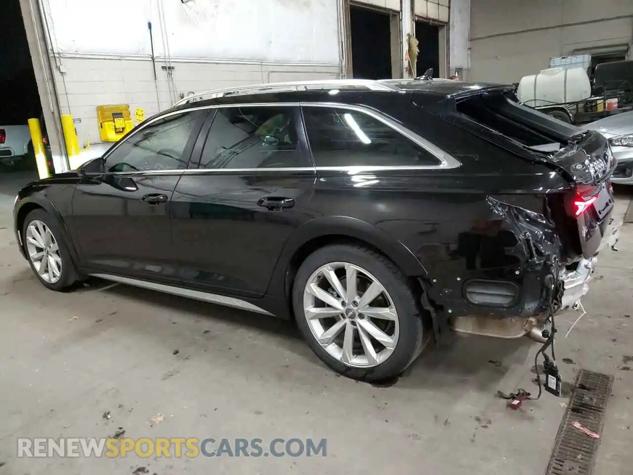 2 Photograph of a damaged car WAU92BF23LN091016 AUDI A6 2020
