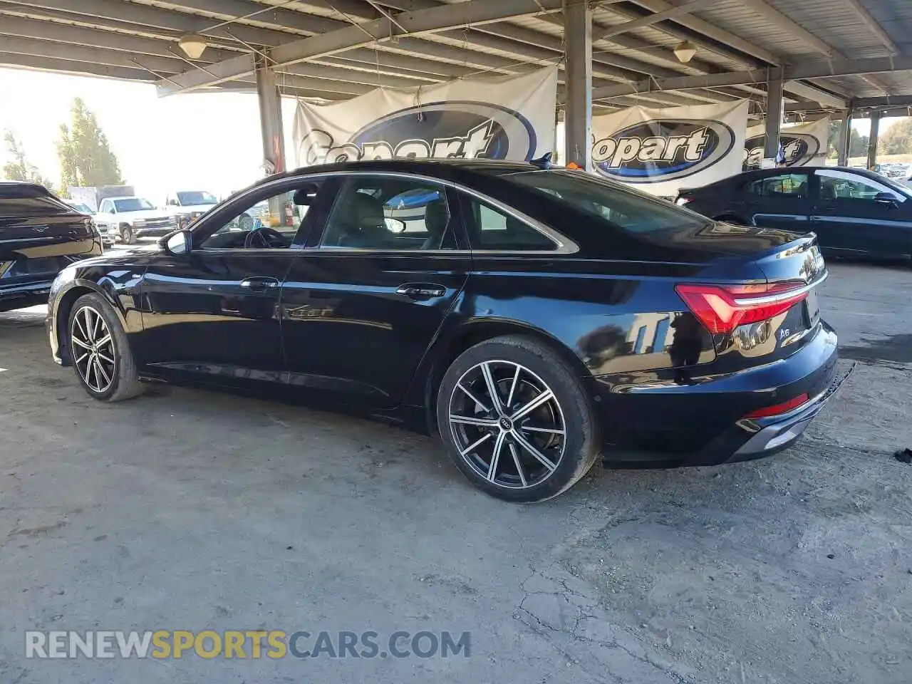 2 fotografías del automóvil dañado WAUL2BF23RN063246 AUDI A6 2024