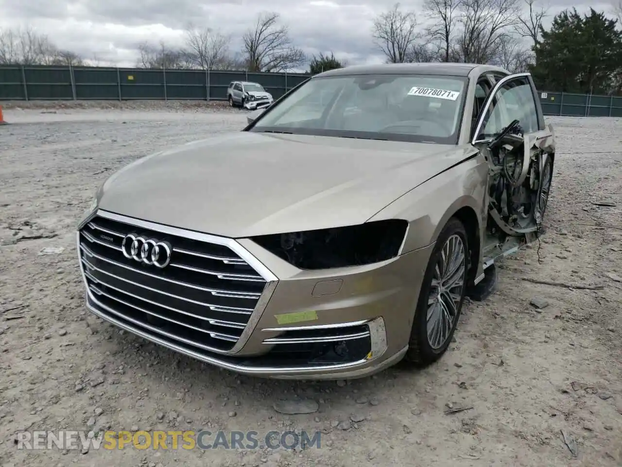 2 fotografías del automóvil dañado WAU8DAF89KN018025 AUDI A8 2019
